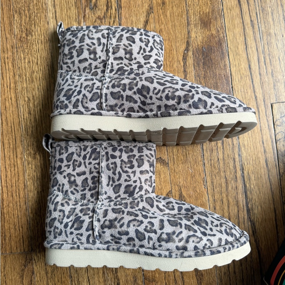 Brand New Cheetah Booties size 9 - Women’s